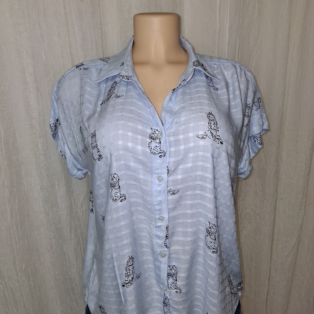 JANE+DELANCEY size S Sky Blue Button Down Shirt with Cat Design 100% Rayon - Picture 6 of 16